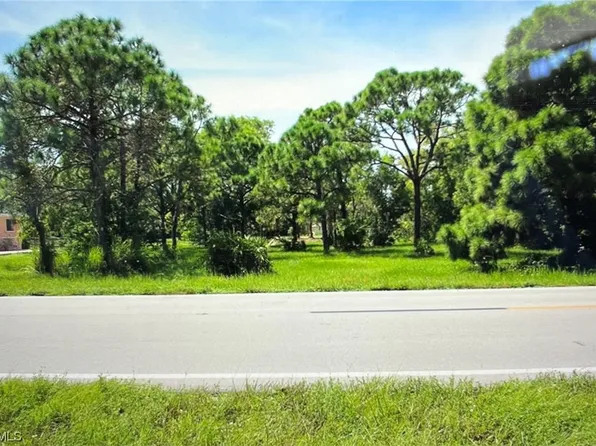 8757 Stringfellow Rd, Saint James City, FL 33956