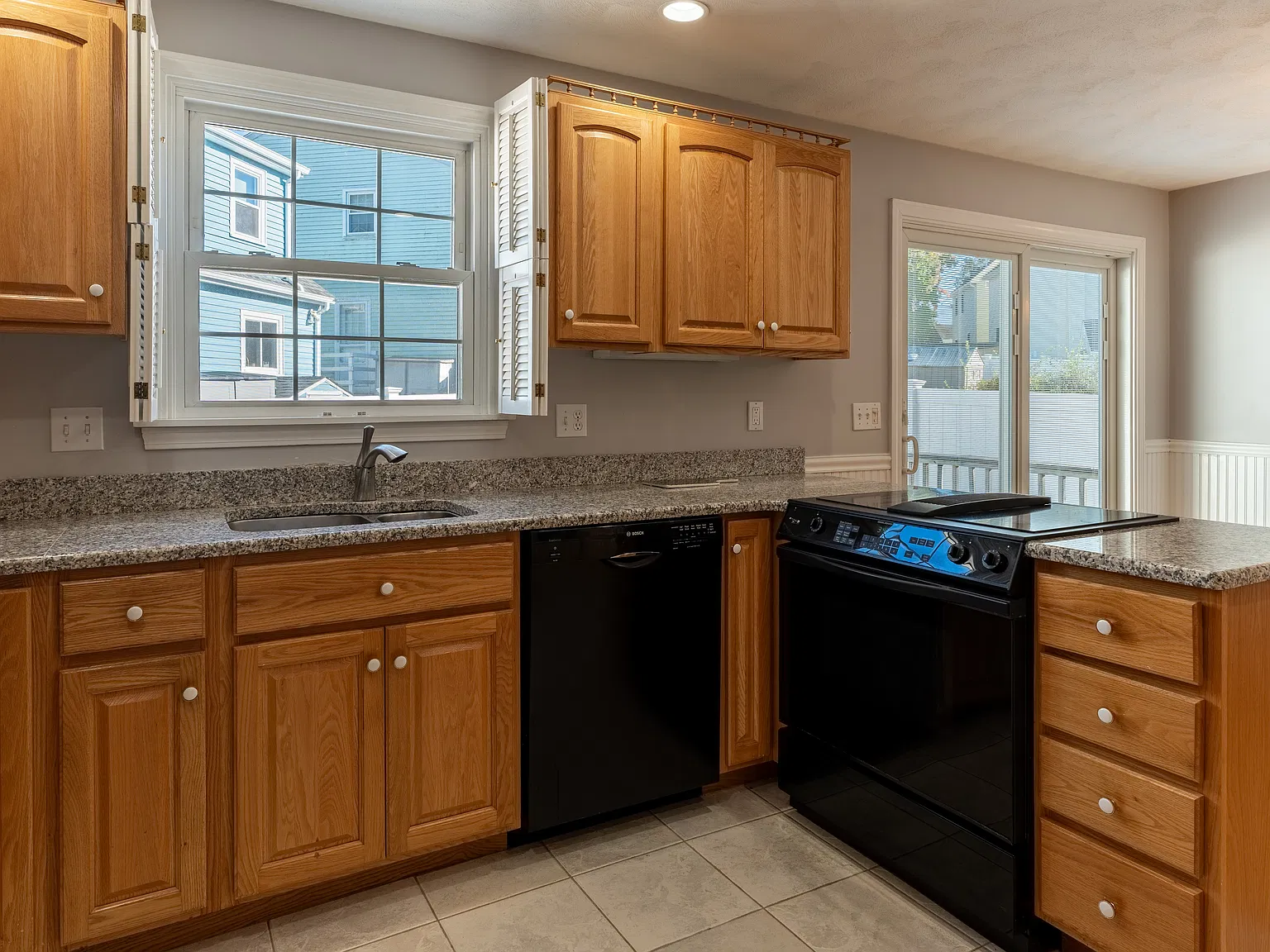3 bed, 1.5 bath, 1300 sqft, $3,800 — Photo 3
