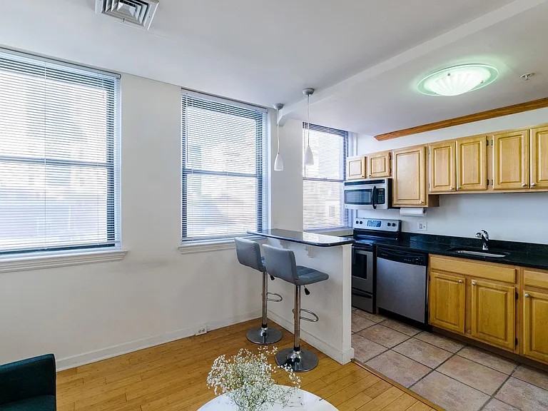 1939 Chestnut St #3B — Photo 2