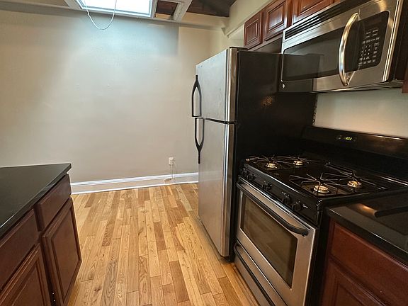 3rd image of 558 N 17th St #F