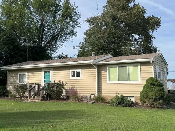 17 Midway Dr, Earleville, MD 21919