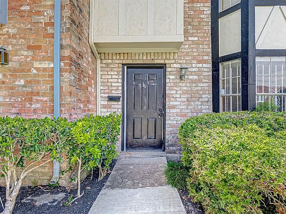 3rd image of 1031 Willow Oaks Cir