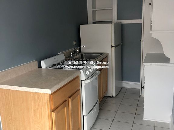 3rd image of 1716 W Albion Ave APT 3C
