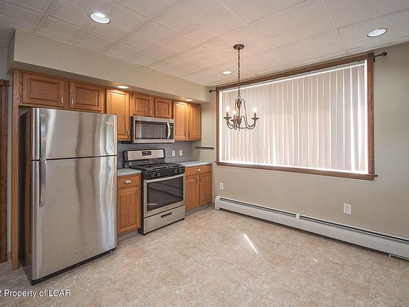 5th image of 222 Poplar St