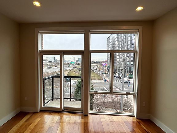2nd image of 601 N 2nd St APT 306