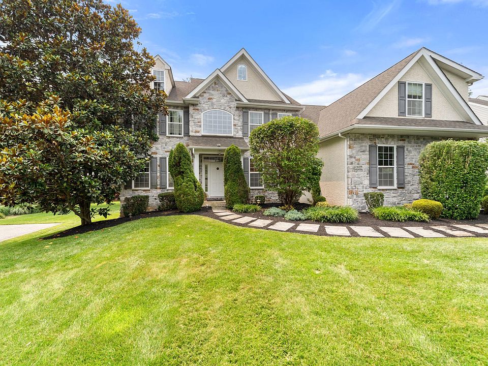 1st image of 10 Springhouse Ln