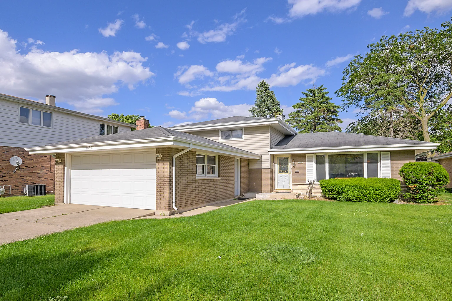 16507 Wausau Ave photo 1