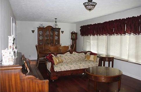 4th image of 1204 E Cragmont Dr