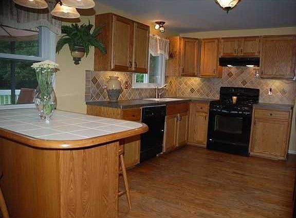 5th image of 10 Redwood Dr