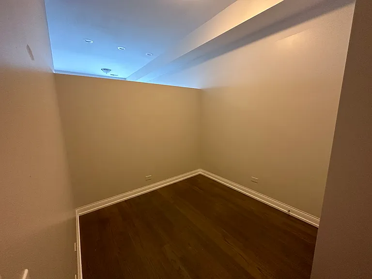 2620 W Cermak Rd #2F — Photo 4