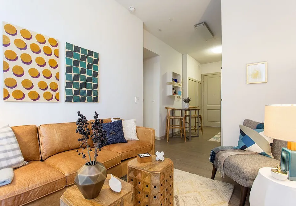 Azul Lakeshore apartments community photo
