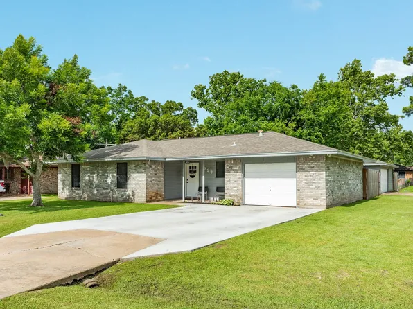 223 Avenue H, Brazoria, TX 77422