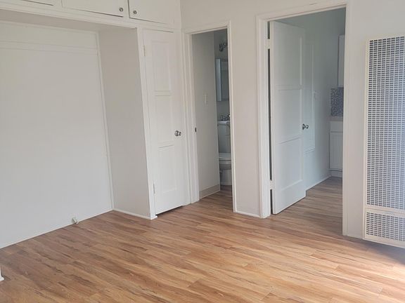 4th image of 2344 Ocean Park Blvd #C