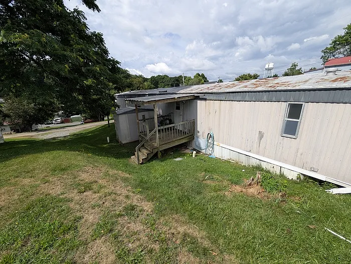 101 Felix Dr — Photo 3