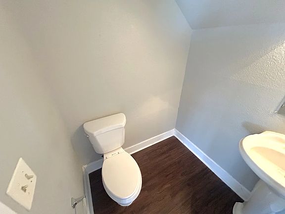 3rd image of 705 W Daughtery Rd