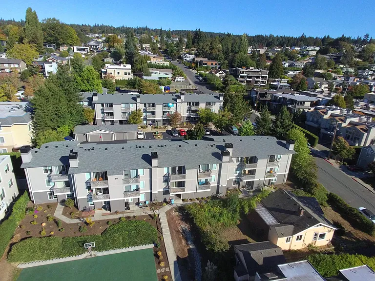 Sunset Shores Apartments — Photo 14