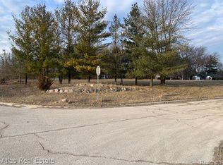10275 Lakeshore Dr E, Goodrich, MI 48438