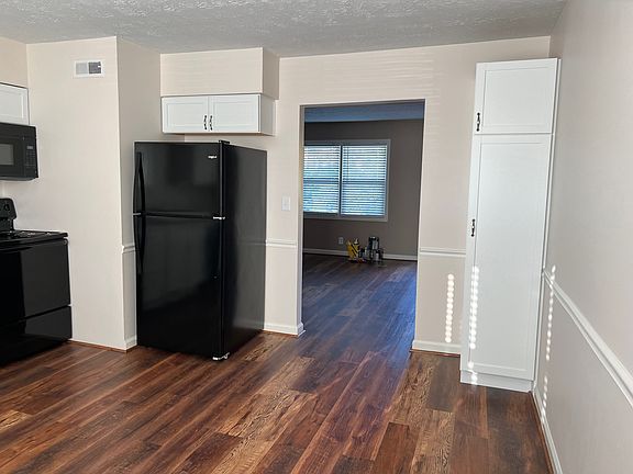3rd image of 199 Meadowview Dr #1