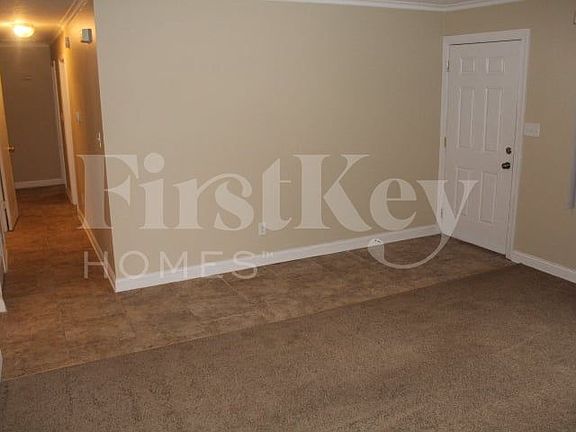 5th image of 9440 Port Royal Dr