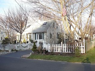 16 Carlson Dr, Milford, CT 06460