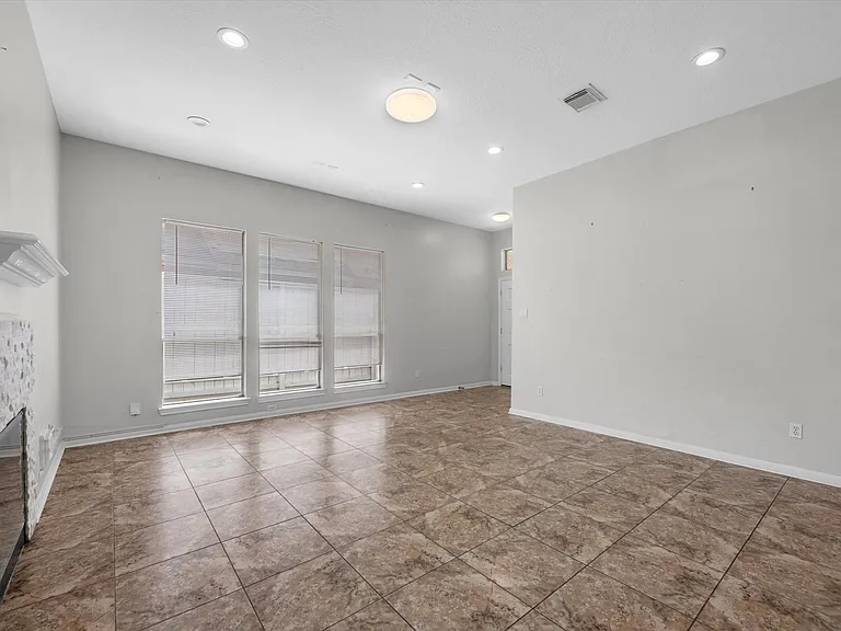 18634 S Wimbledon Dr — Photo 7