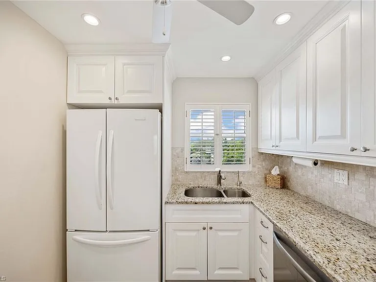 45 High Point Cir S #303 — Photo 9