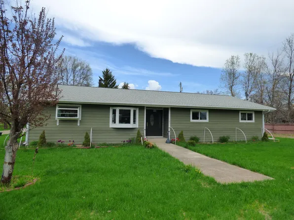 909 6th Ave S, Lewistown, MT 59457