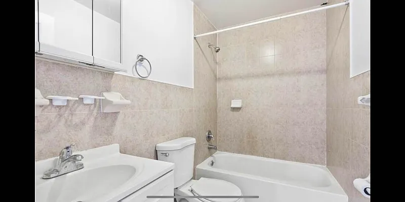 Rented by Delmark Realty LLC | media 7