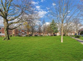 226-27 Union Tpke, Oakland Gardens, NY 11364
