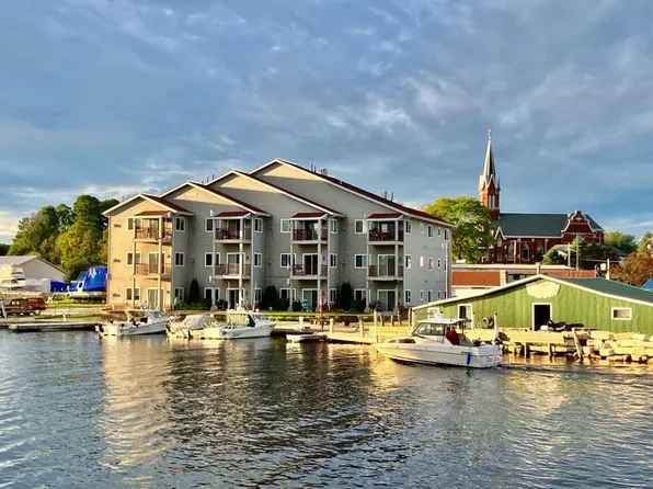 20 Shanty Rd Unit 301, Algoma, WI 54201