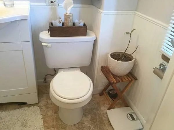 Yes and the bath even has a thrown