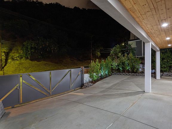 3rd image of Laurel Canyon Blvd