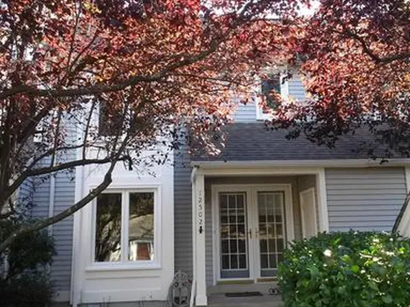 12502 Fanleaf Ct, Fairfax, VA 22033