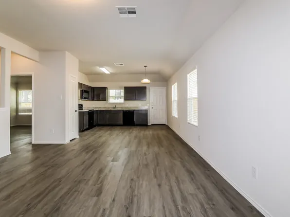 214 Fallow Deer Dr, Huntsville, TX 77320