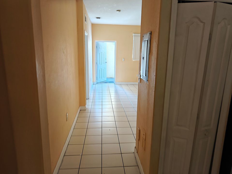 1st image of 2731 SE 17th Ave Unit 101