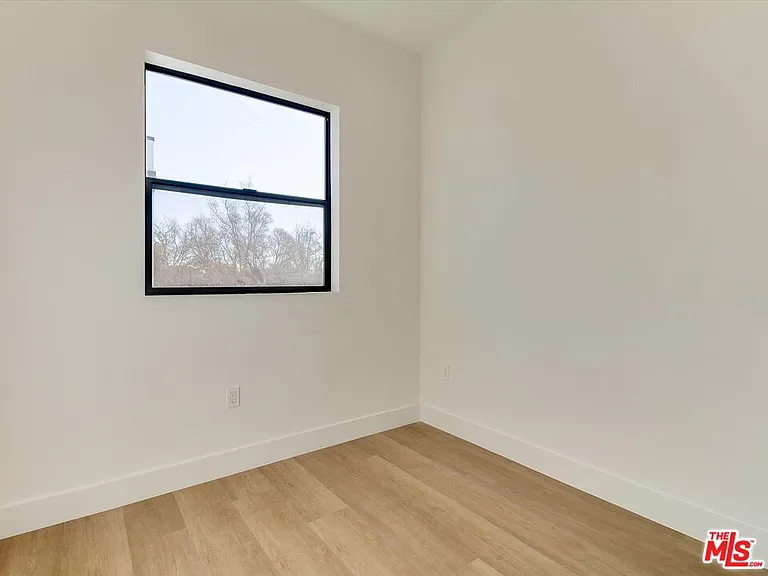 2817 1/2 S Redondo Blvd — Photo 28