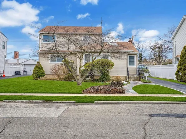 799 Pleasant Avenue, Westbury, NY 11590