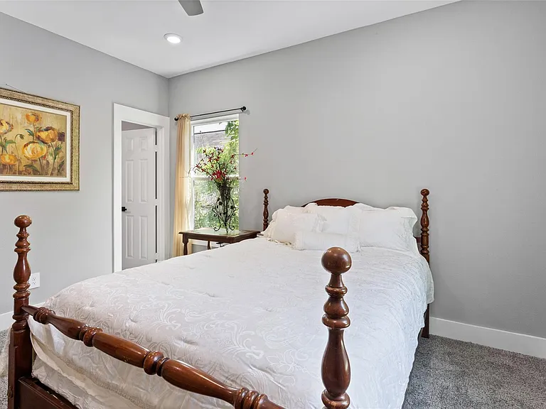3220 Josephine St — Photo 12