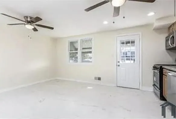 4 bed, $2,700 — Photo 3
