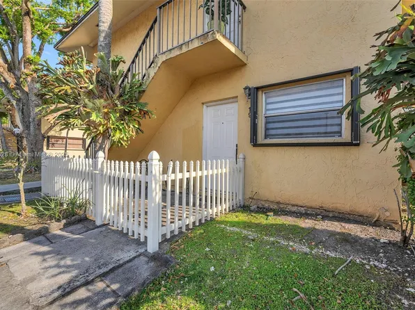 15699 SW 73rd Circle Ter APT 19, Miami, FL 33193