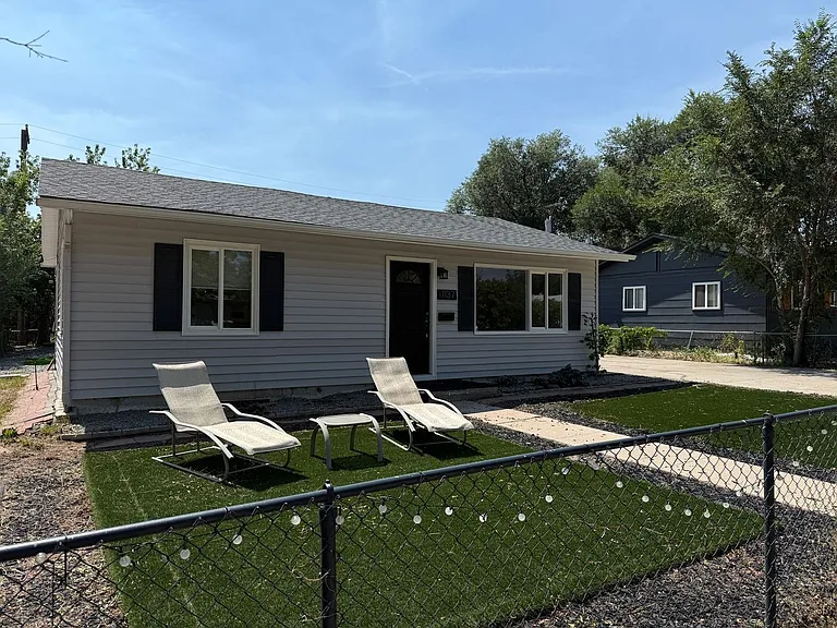 1137 Pando Ave — Photo 1