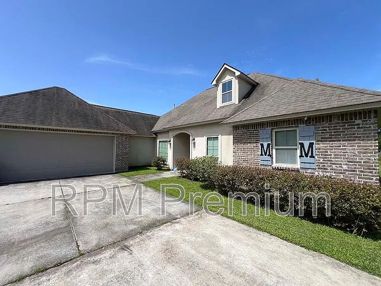 18063 River Landing Dr — Photo 2