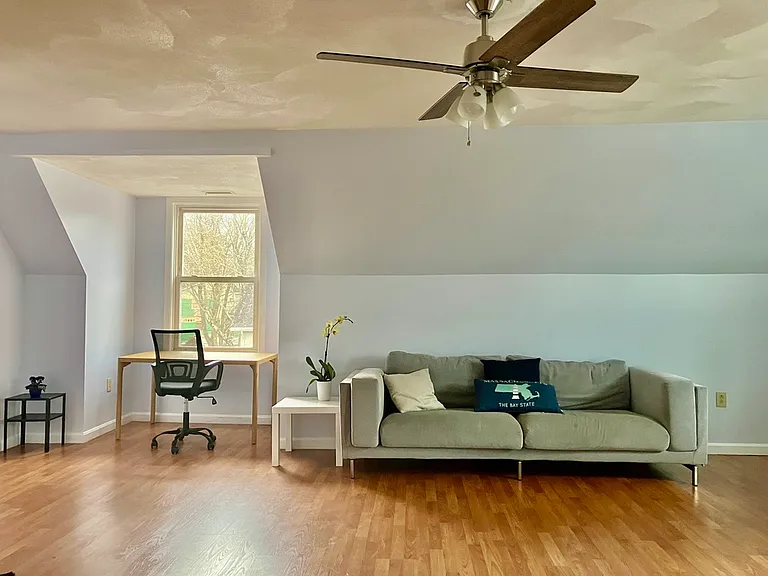 924 Walnut St — Photo 3