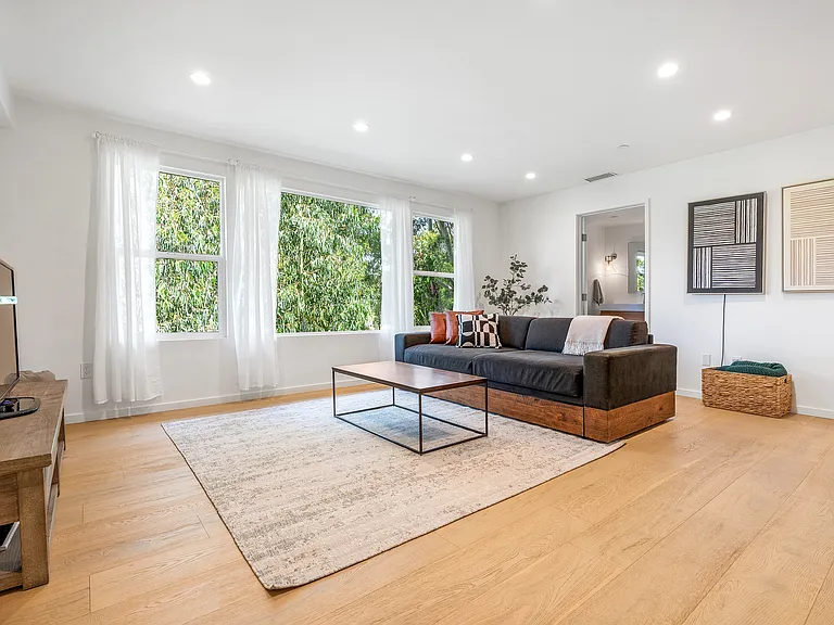 50 Deer Park Ave — Photo 19