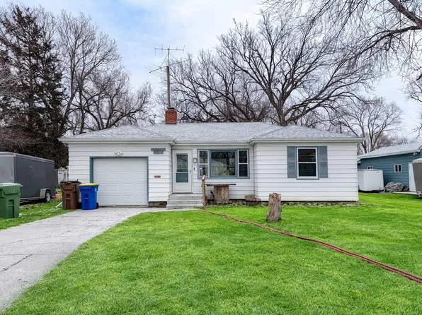 1836 Illinois Ave SW, Huron, SD 57350