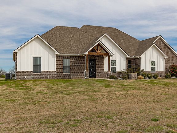 2nd image of 1290 County Road 2175