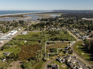 1498 Harvard St, Bandon, OR 97411