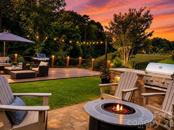 136 Haddonsfield Dr, Mooresville, NC 28115