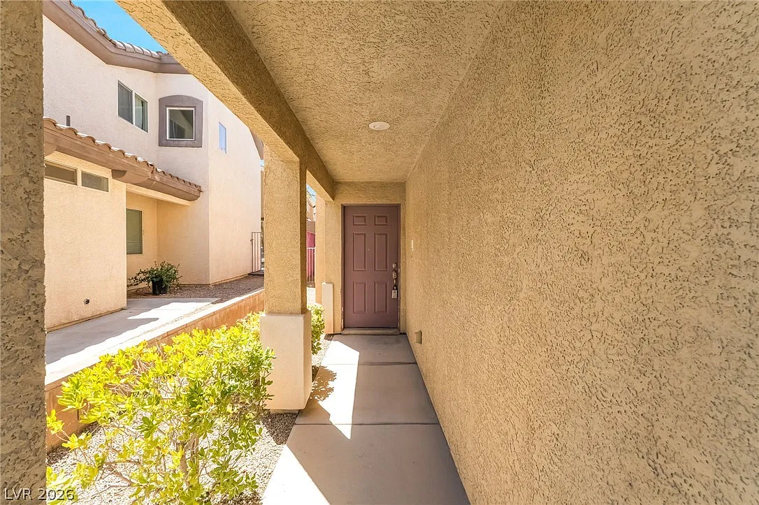 3 bed, 2.5 bath, 1715 sqft, $2,200 — Photo 4