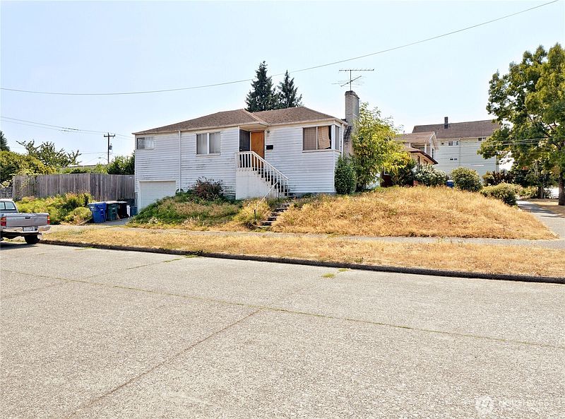4th image of 3002 21st Avenue S